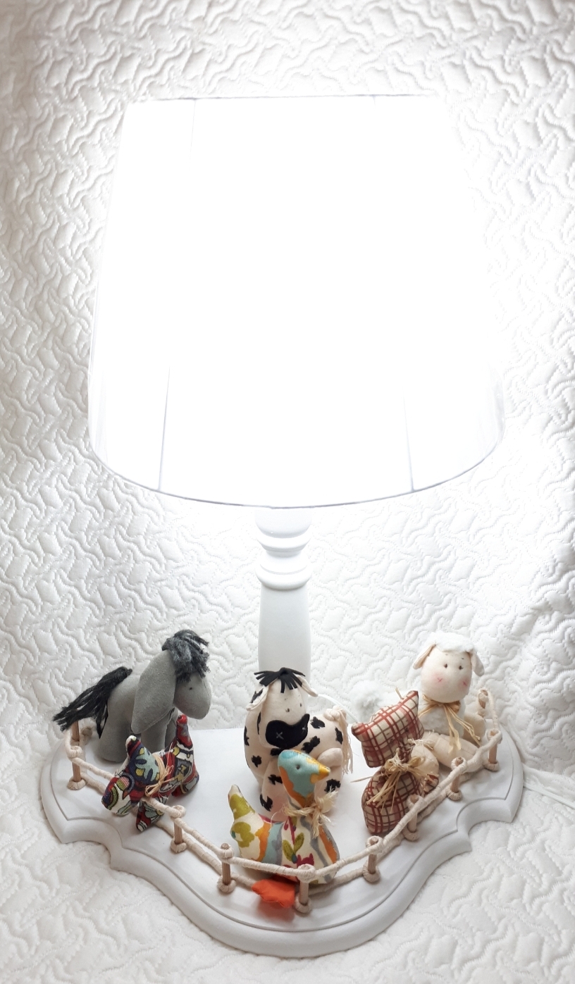 3-lampara-madera-con-animalitos-en-tela-valor-42-000